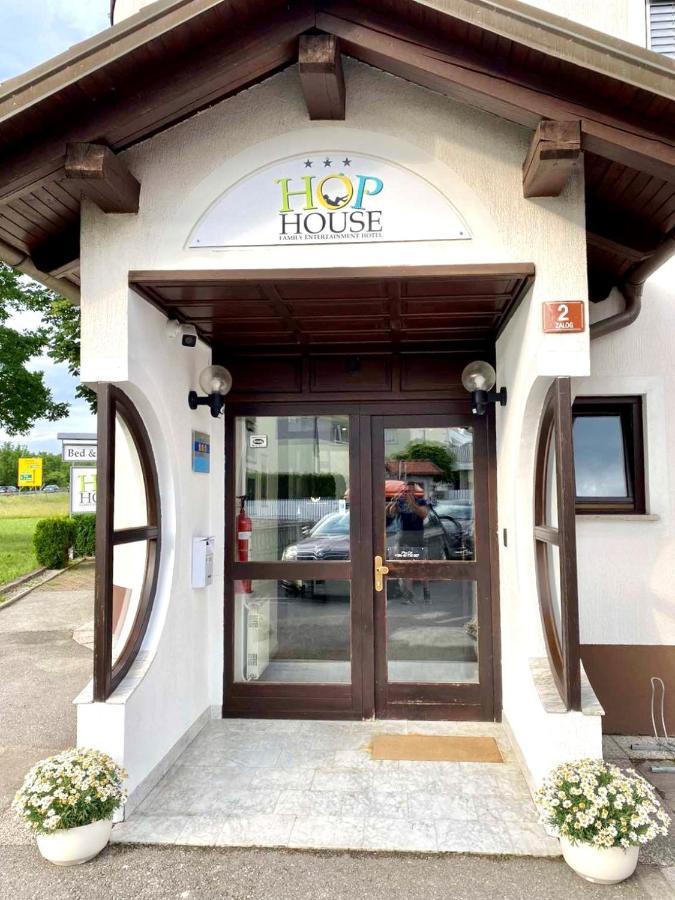 HOP HOUSE Garni Hotel Postojna Exteriör bild