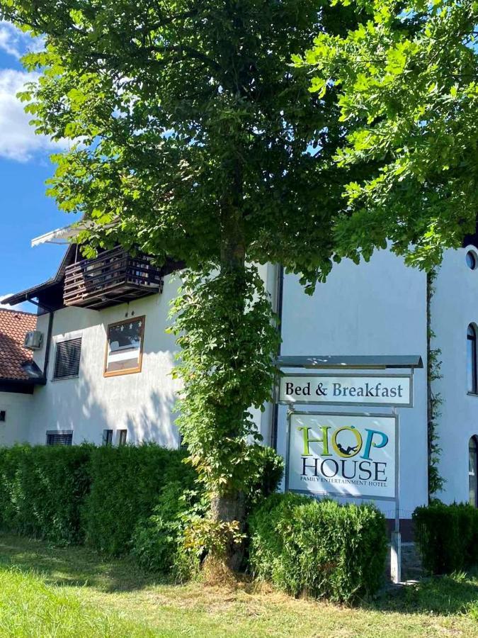 HOP HOUSE Garni Hotel Postojna Exteriör bild